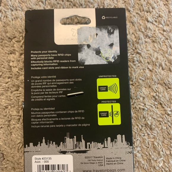 TRAVELON PASSPORT CASE - Picture 2 of 3